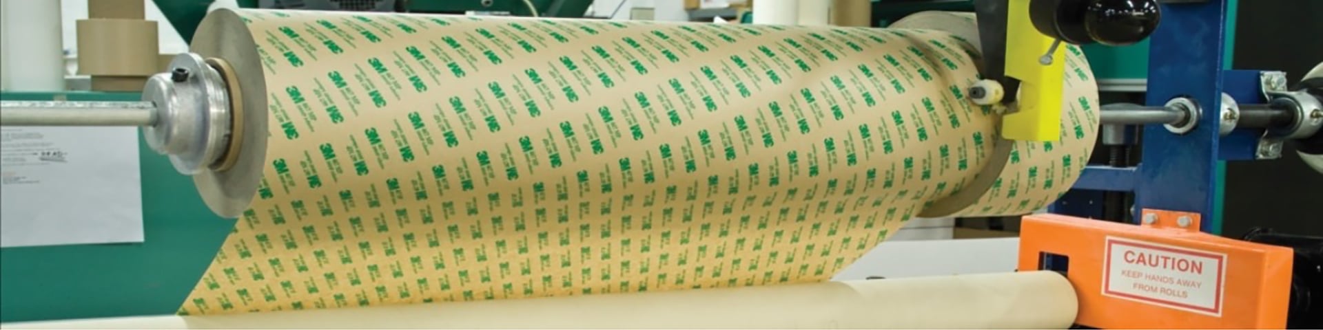 Cienkie taśmy dwustronnie klejące i błony klejowe - jakie połączenie wybrać?