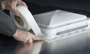 Jak uszczelnić dach kampera lub przyczepy kempingowej - ilustracja